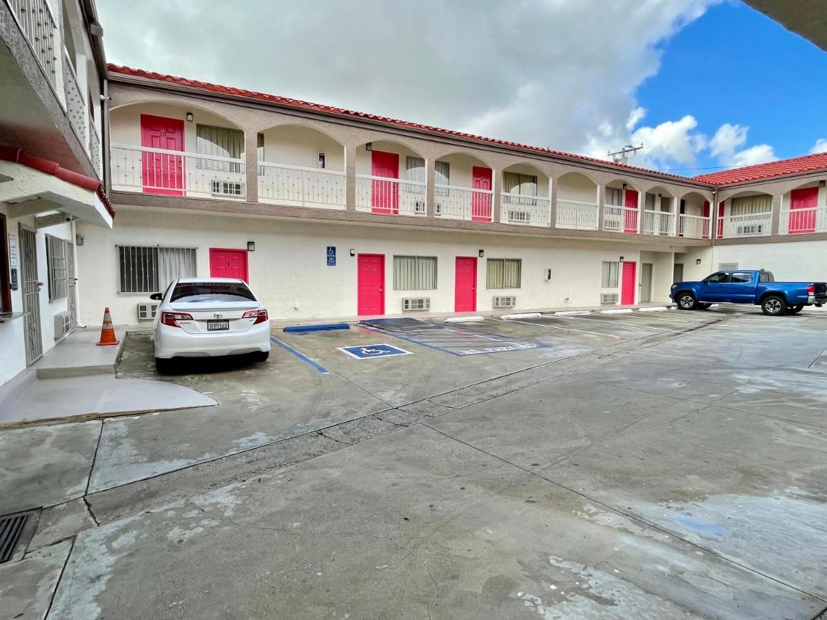 Paradise Inn - Los Angeles — Photos 1